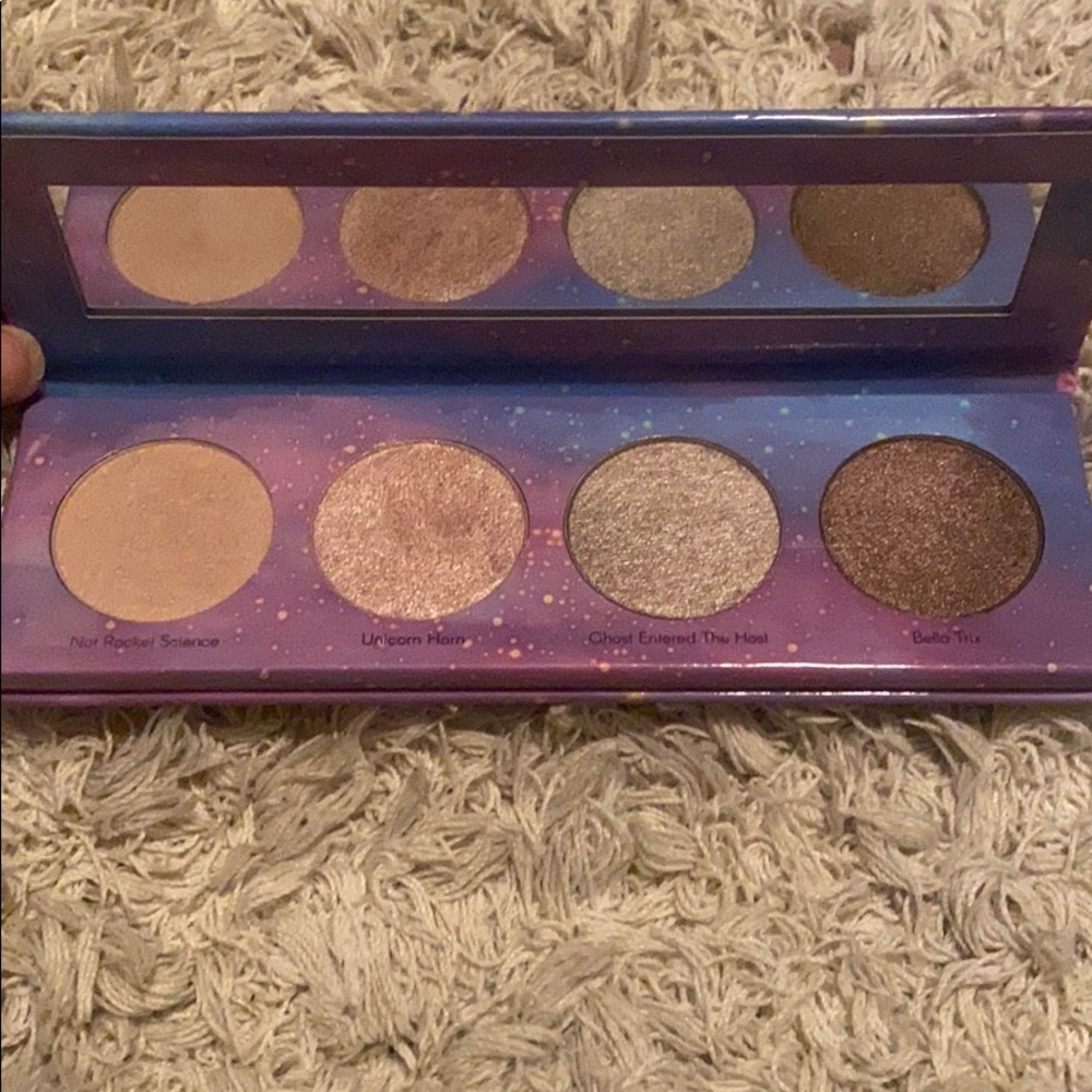 SPACE CASE COSMETICS Eyeshadow Palette